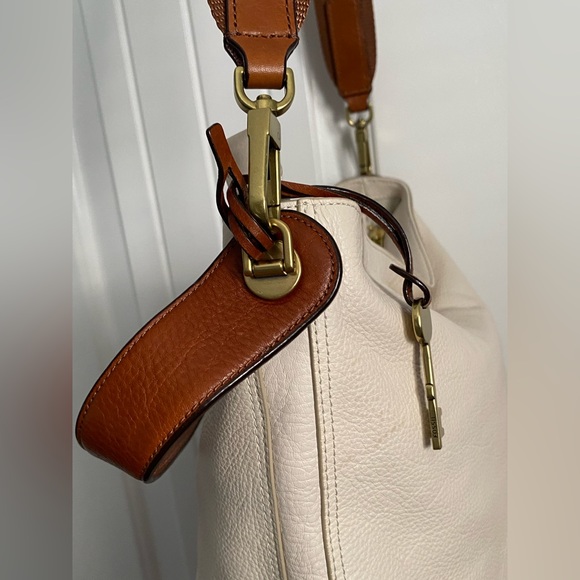❌SOLD❌.                Fossil Maya Hobo Vanilla Purse - Picture 6 of 13